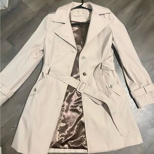 Khaki Calvin Klein trenchcoat